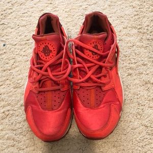 NIKE HUSRACHE SNEAKERS